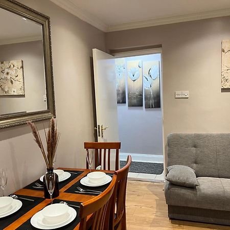 London Property Apartments For Up To 6, Next To Big Ben & London Eye Екстериор снимка