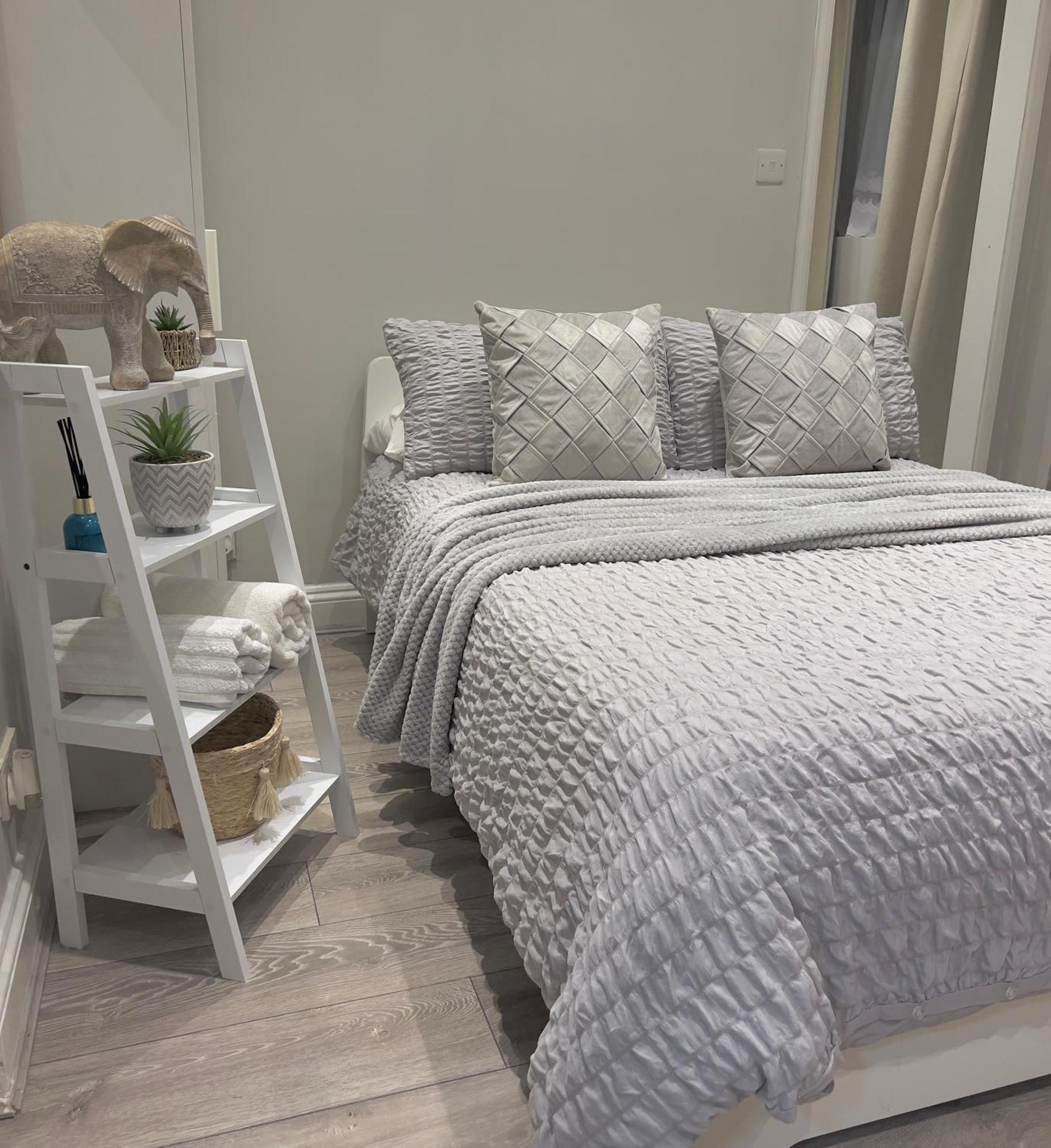 London Property Apartments For Up To 6, Next To Big Ben & London Eye Екстериор снимка