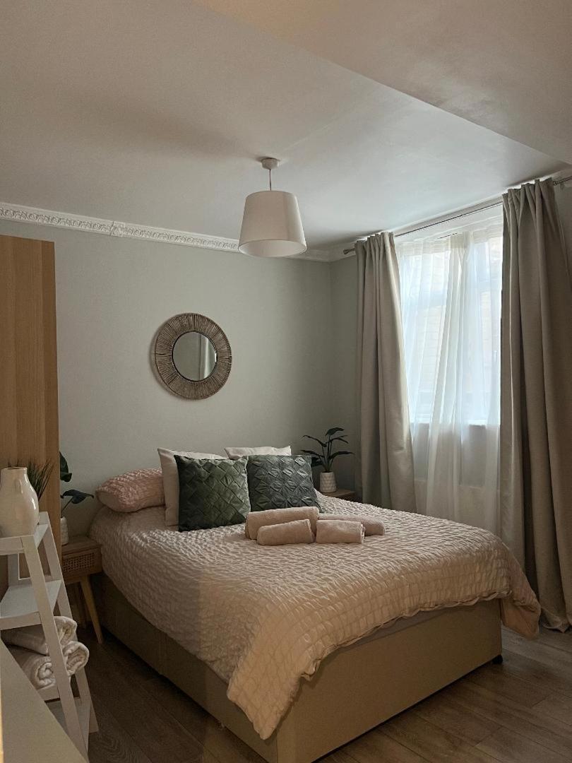 London Property Apartments For Up To 6, Next To Big Ben & London Eye Екстериор снимка