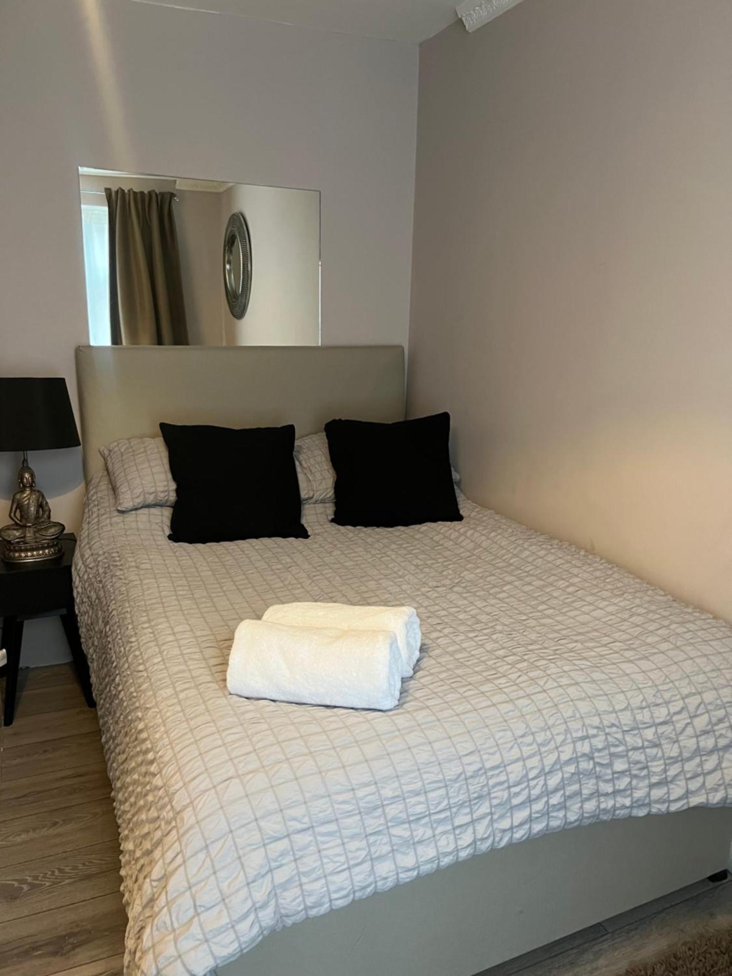 London Property Apartments For Up To 6, Next To Big Ben & London Eye Екстериор снимка