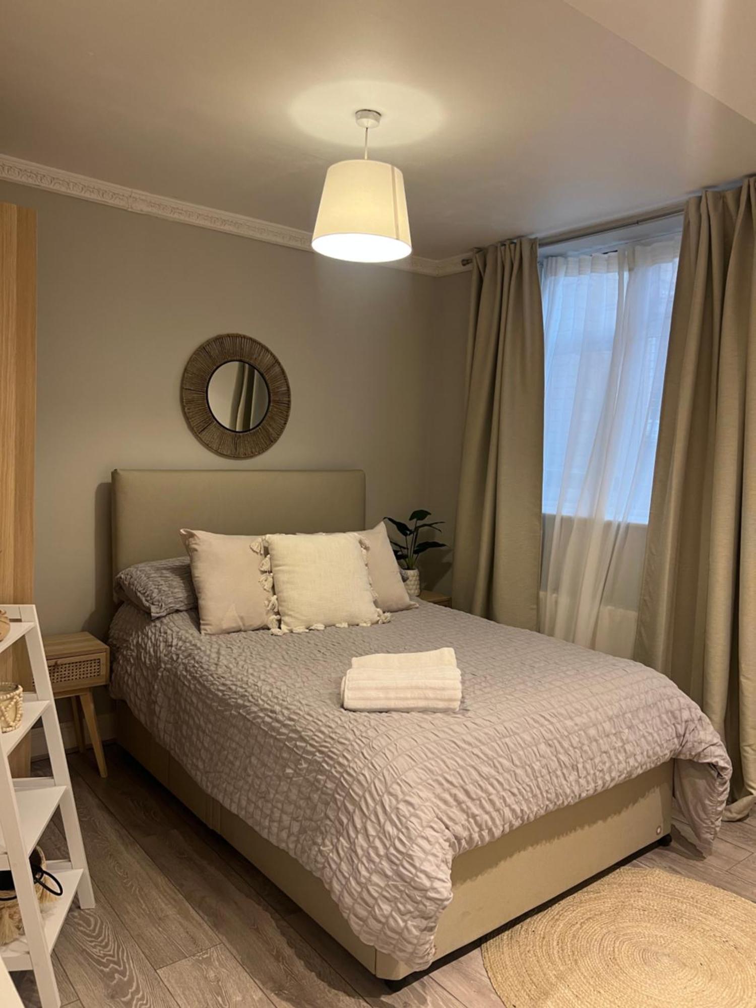 London Property Apartments For Up To 6, Next To Big Ben & London Eye Екстериор снимка